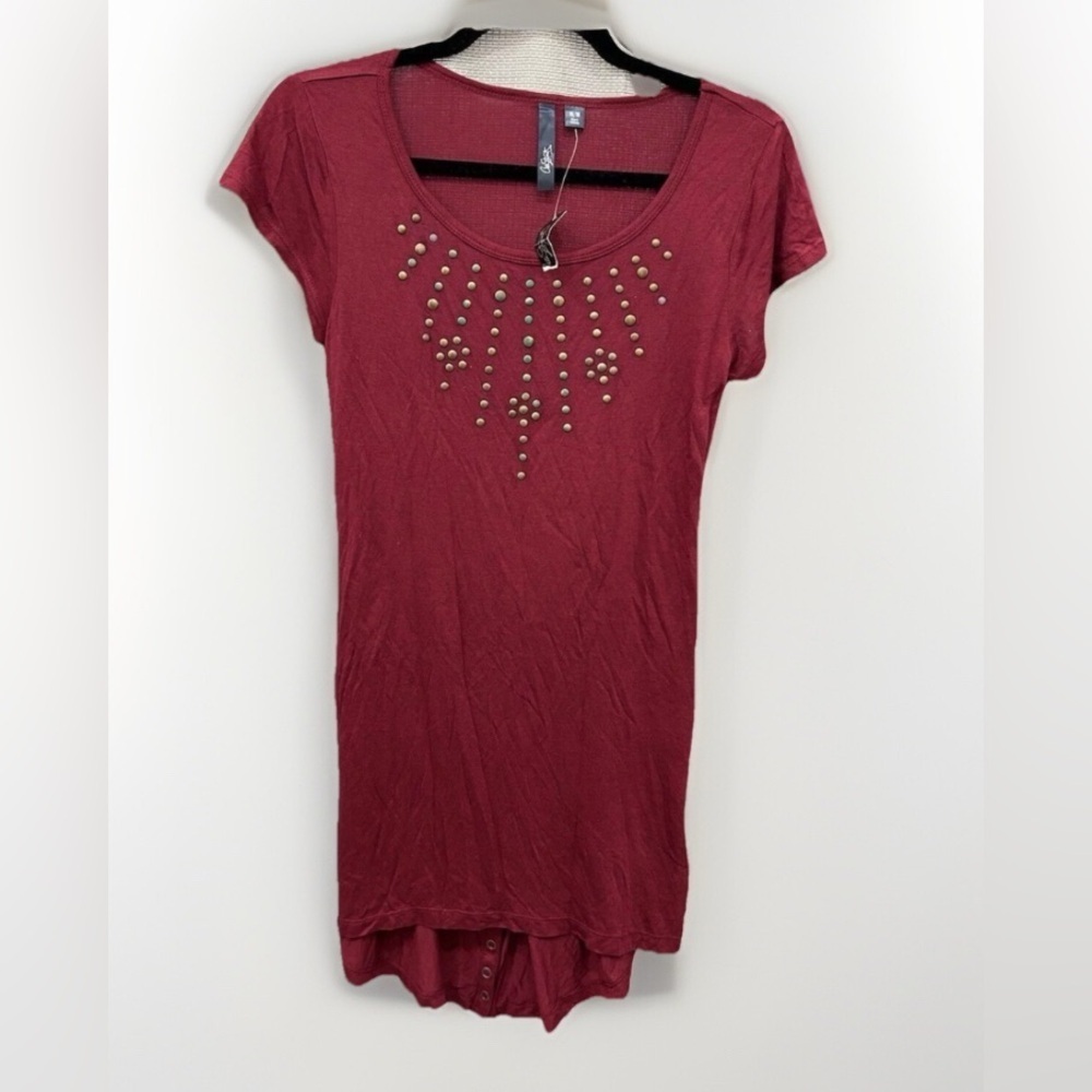 NWT Y2K Medium city streets T Shirt Studded Burgundy Cute stretchy Jersey top